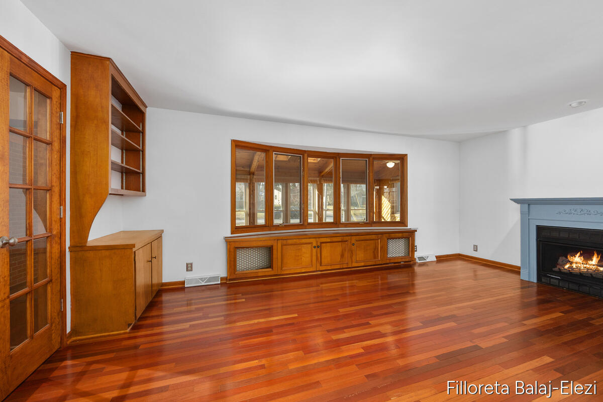 5023 Creekview Drive, Grand Rapids, MI, 49508-4944