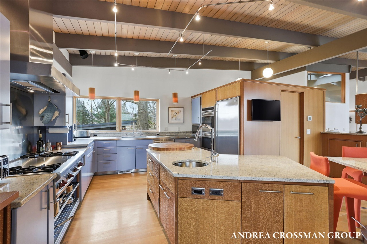 6465 Sandhill Lane, Fennville, MI, 49408