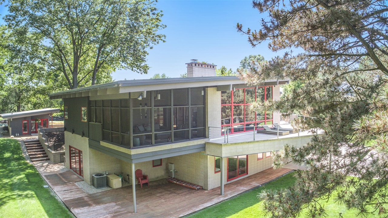 6465 Sandhill Lane, Fennville, MI, 49408