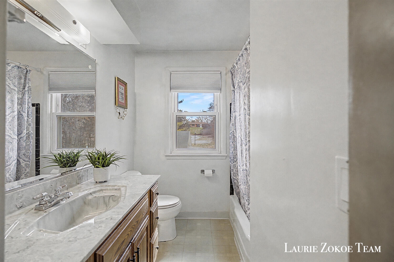 1458 10th Street, Grand Rapids, MI, 49504-3976