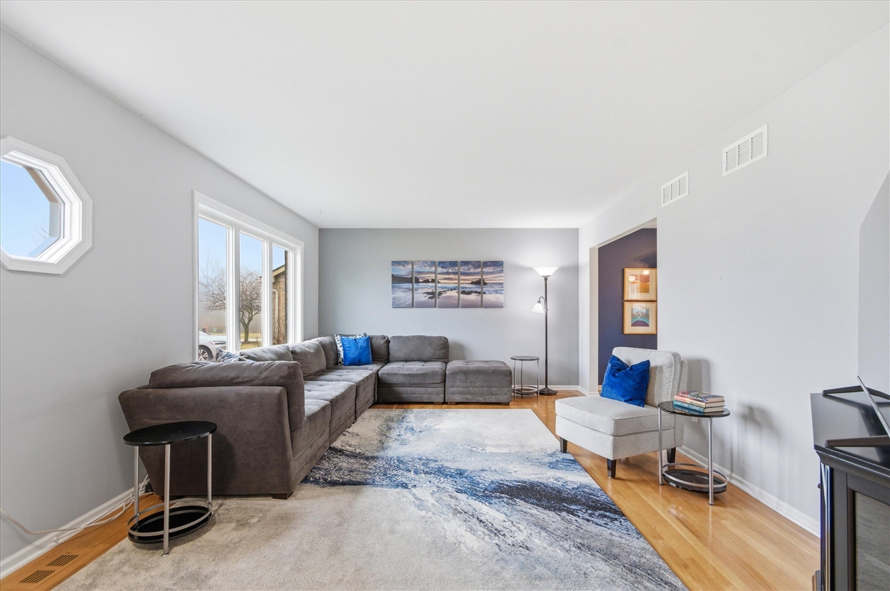 Homes for sale in Saline, MI | 1380 S Hidden Creek Dr, Saline, MI 48176 | MLS# 70519408