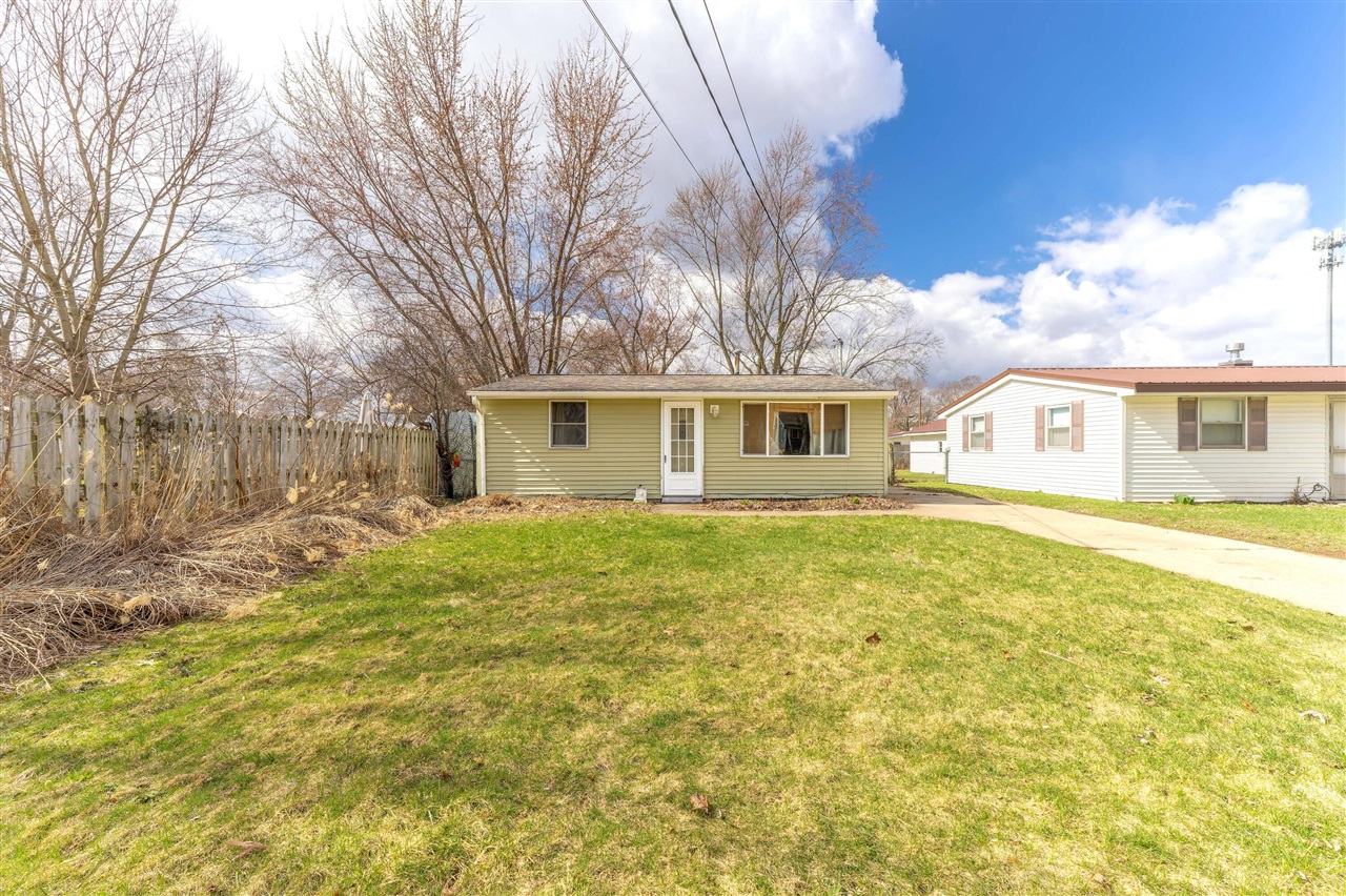 Homes for sale in Springfield, MI | 241 N 26th St, Springfield, MI 49037 | MLS# 70519450