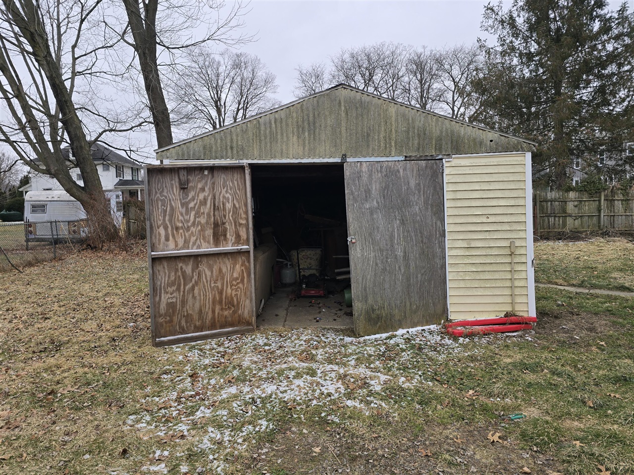 214 E Walnut Street photo 3