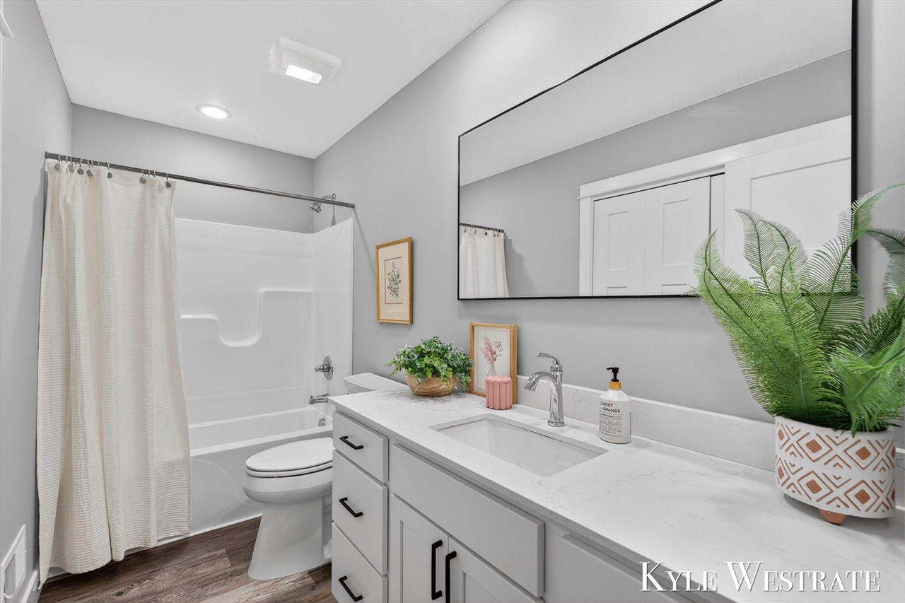 579 S Walker Road, Muskegon, MI, 49442-7104