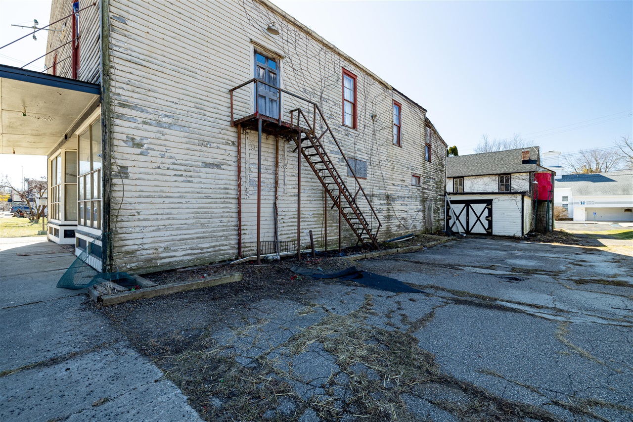 10596 Hamburg Road, Whitmore Lake, MI, 48189