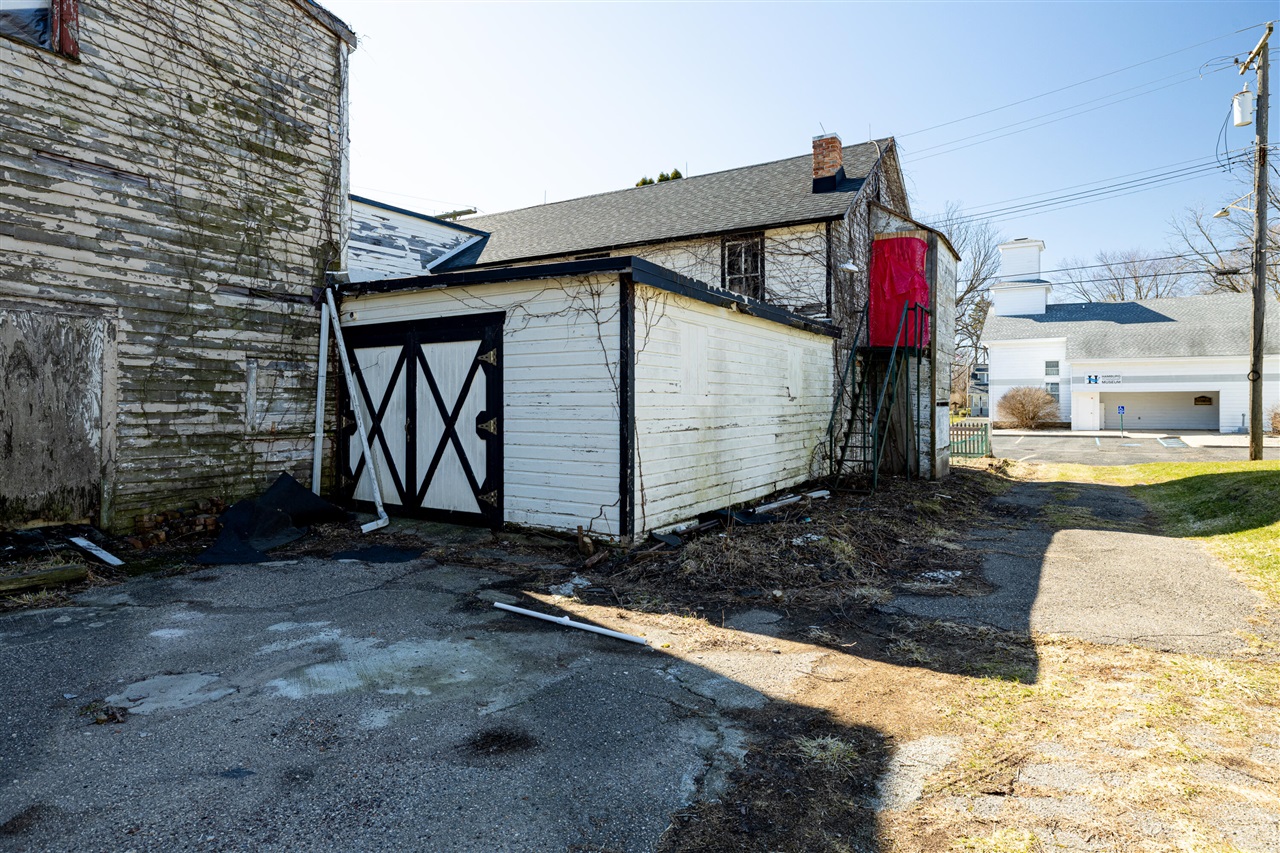 10596 Hamburg Road, Whitmore Lake, MI, 48189