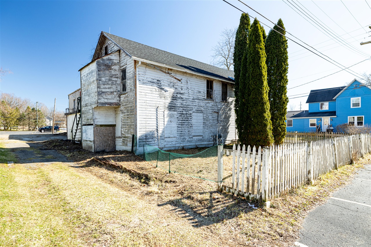 10596 Hamburg Road, Whitmore Lake, MI, 48189