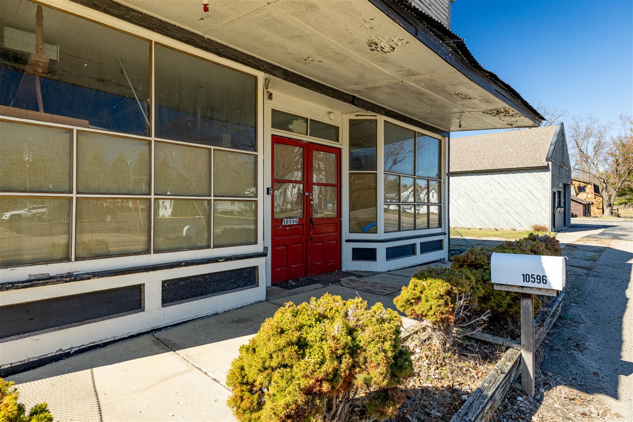 10596 Hamburg Road, Whitmore Lake, MI, 48189