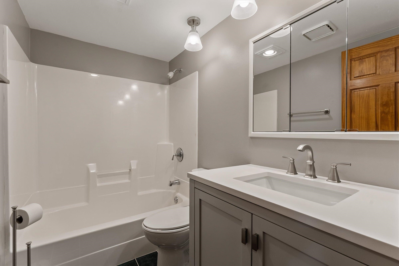 25600 Merle Street, Edwardsburg, MI, 49112-9130