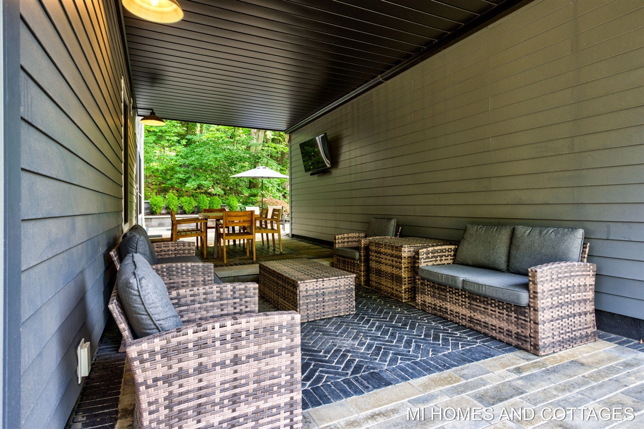 Homes for sale in Saugatuck, MI | 702 Lake St, Saugatuck, MI 49453 | MLS# 70519595