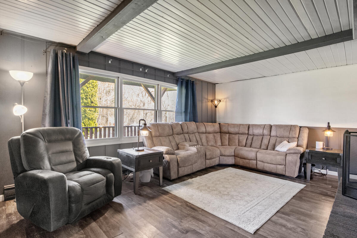 500 E 136th Street, Grant, MI, 49327-9655