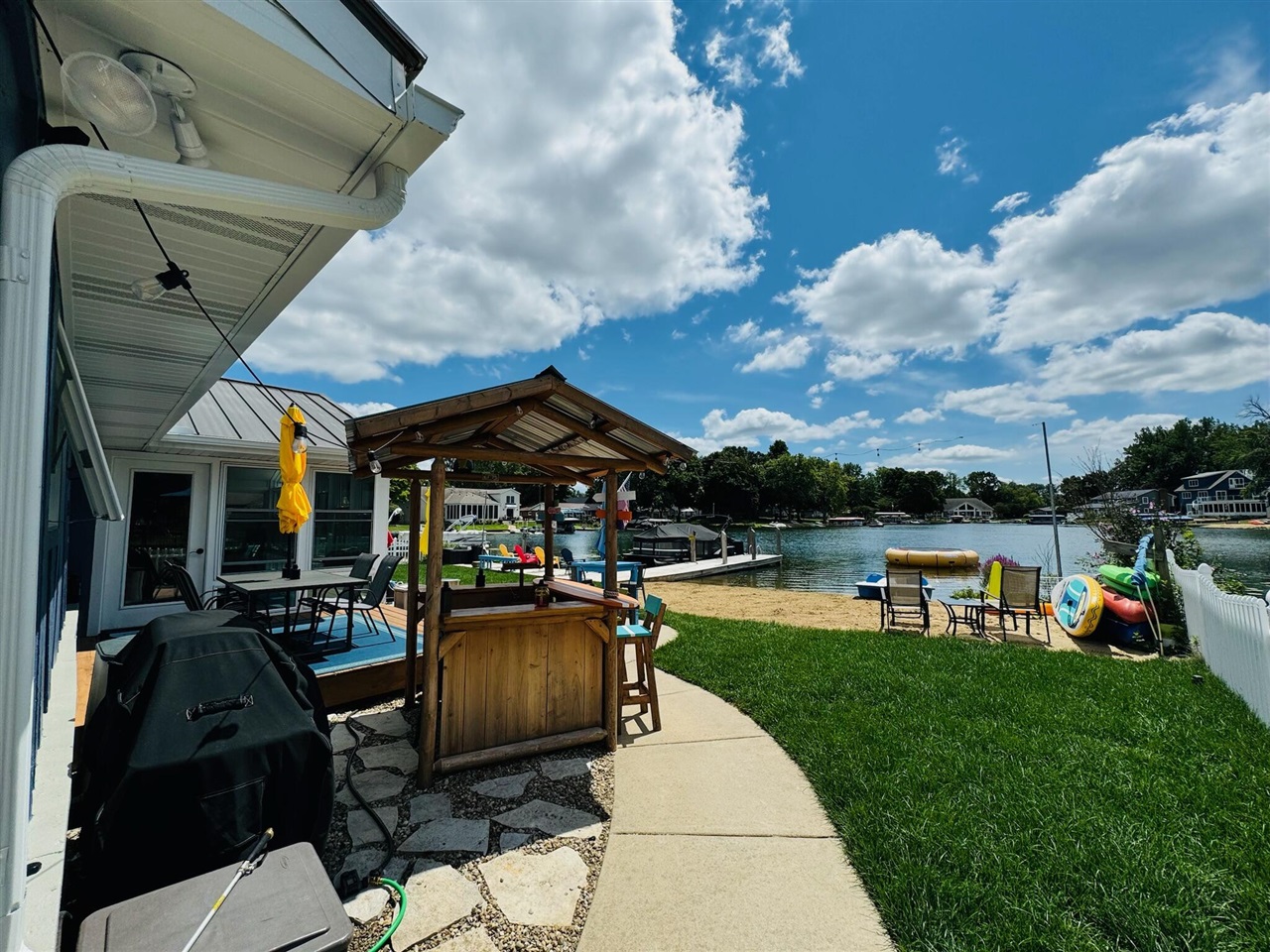 21557 Lake Street, Cassopolis, MI, 49031-9321