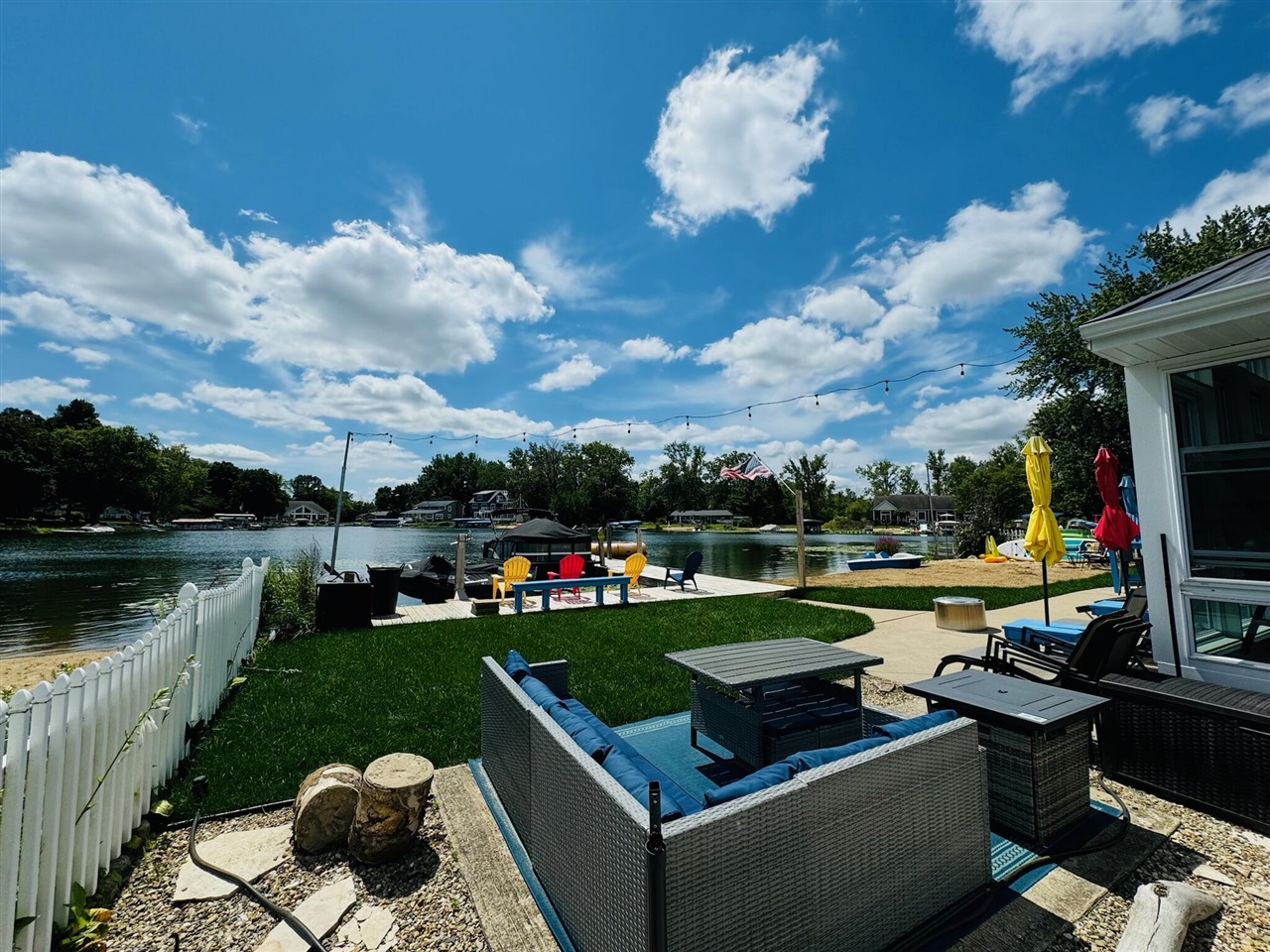 21557 Lake Street, Cassopolis, MI, 49031-9321