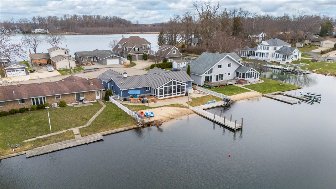 21557 Lake Street, Cassopolis, MI, 49031-9321