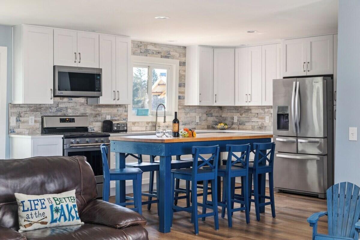 21557 Lake Street, Cassopolis, MI, 49031-9321