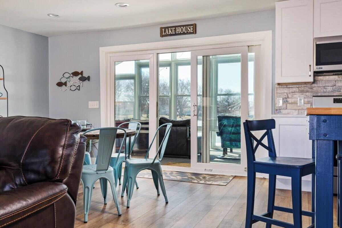 21557 Lake Street, Cassopolis, MI, 49031-9321