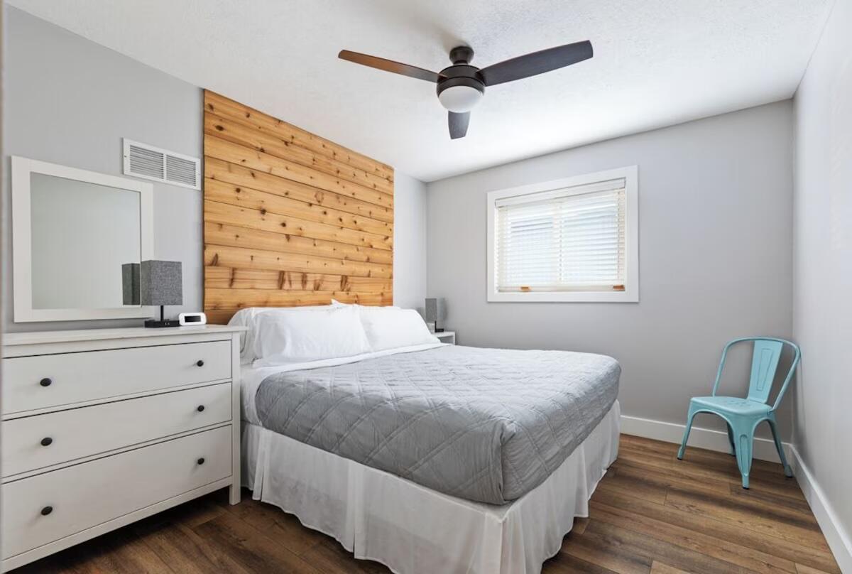 21557 Lake Street, Cassopolis, MI, 49031-9321