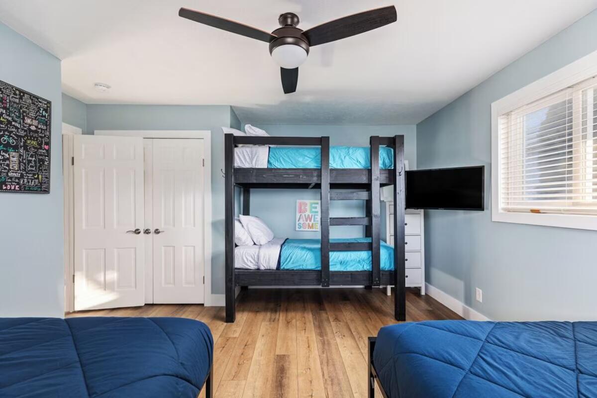 21557 Lake Street, Cassopolis, MI, 49031-9321