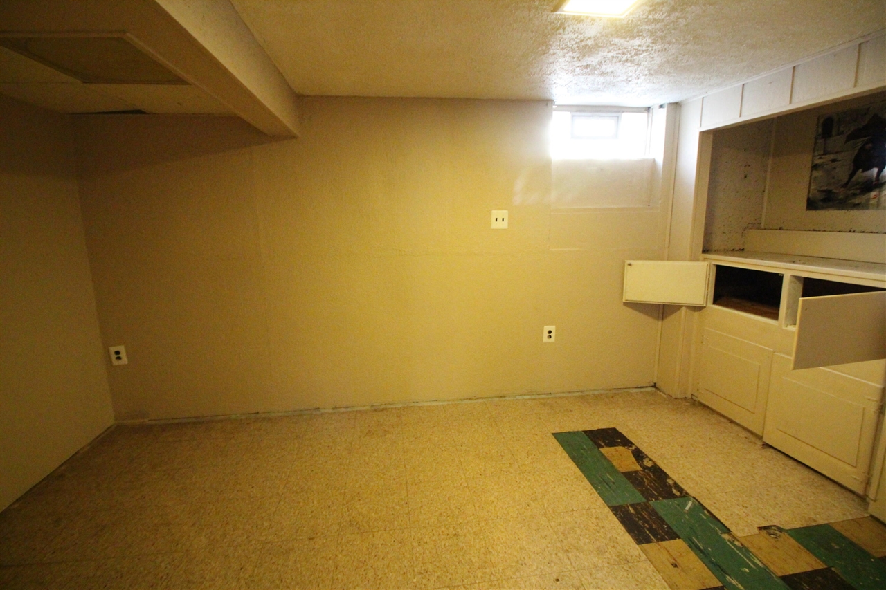 7521 Katherine Street, Taylor, MI, 48180-2596