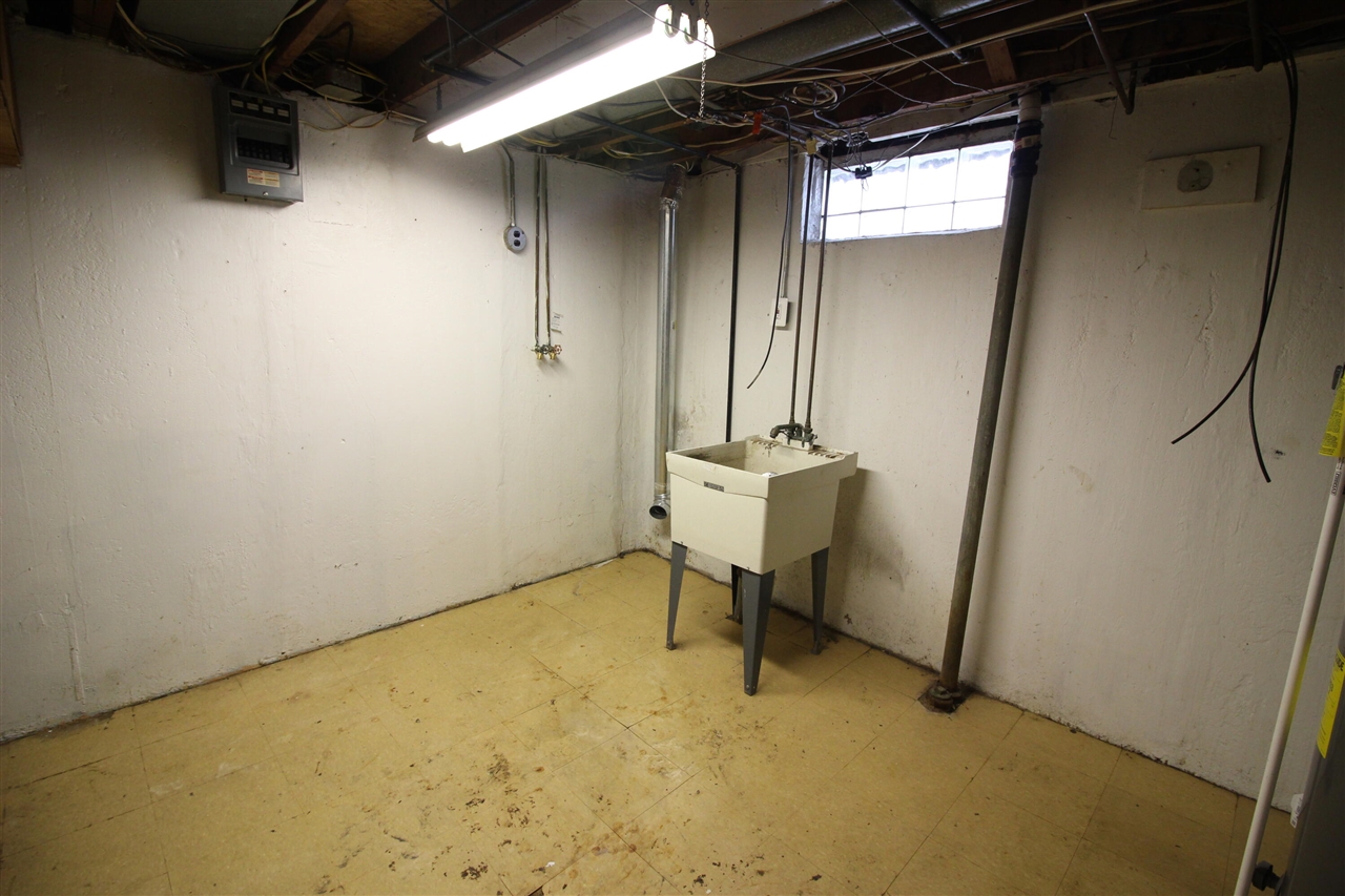 7521 Katherine Street, Taylor, MI, 48180-2596