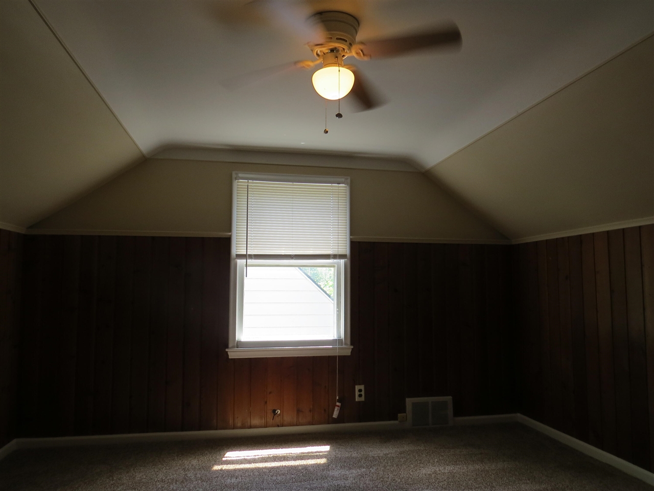 20204 Kenosha Street, Harper Woods, MI, 48225-2246