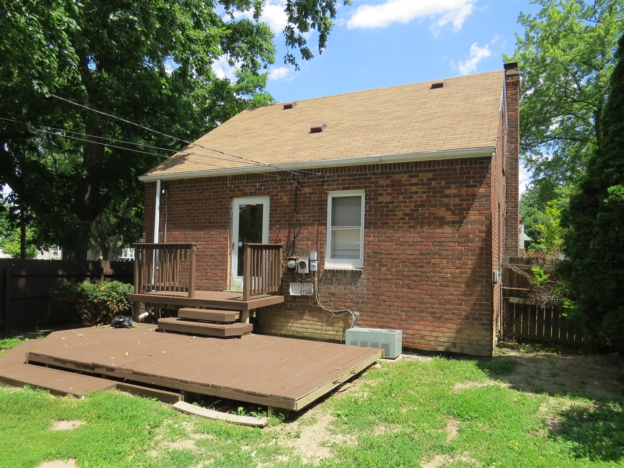 20204 Kenosha Street, Harper Woods, MI, 48225-2246