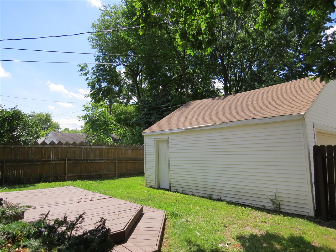 20204 Kenosha Street, Harper Woods, MI, 48225-2246