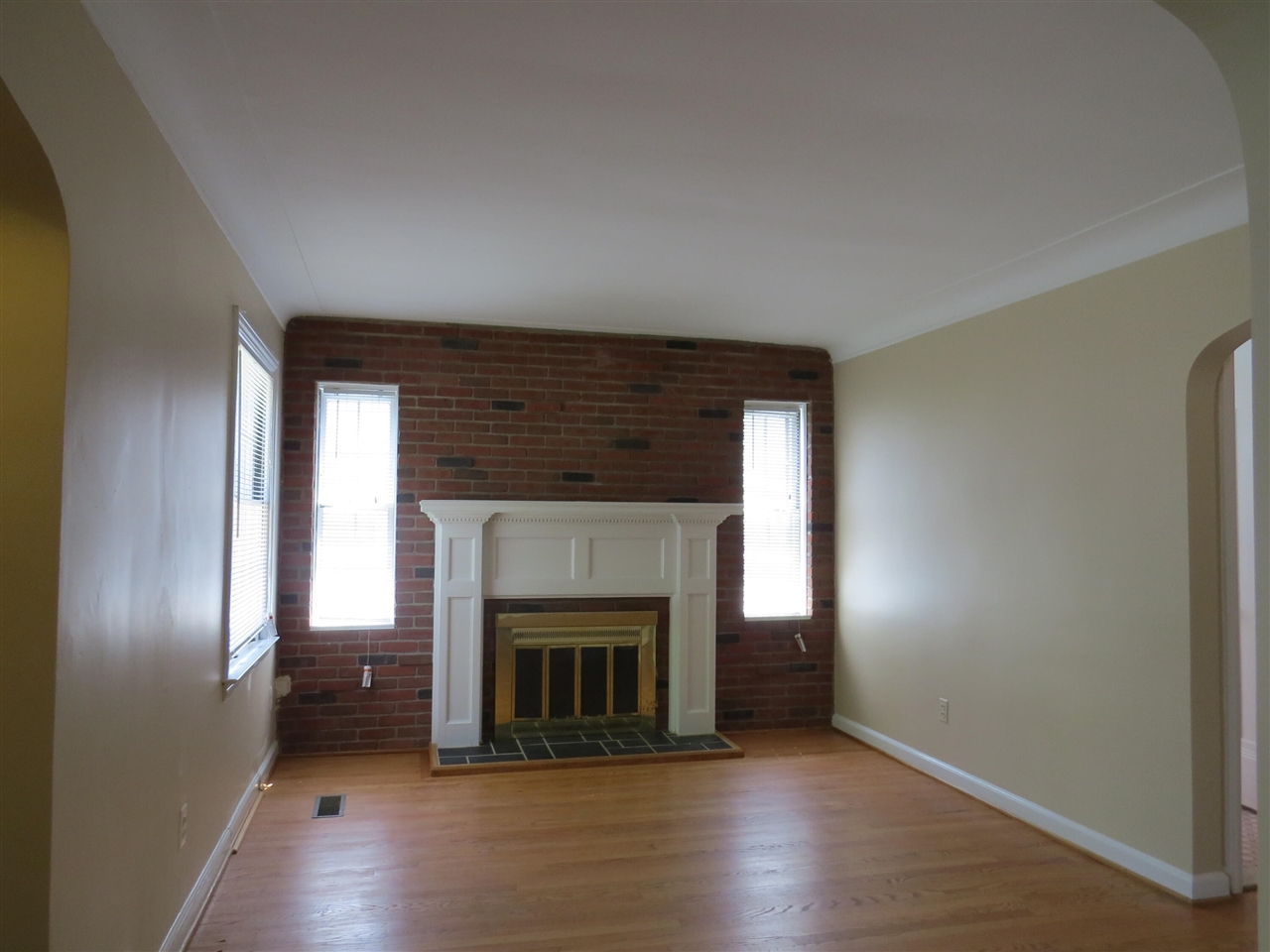 20204 Kenosha Street, Harper Woods, MI, 48225-2246