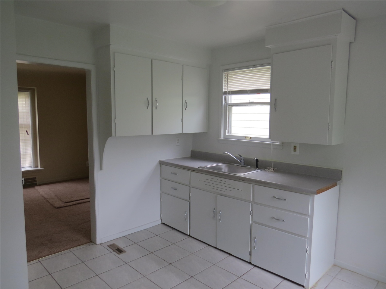 17538 Matthews Street, Riverview, MI, 48193-4729