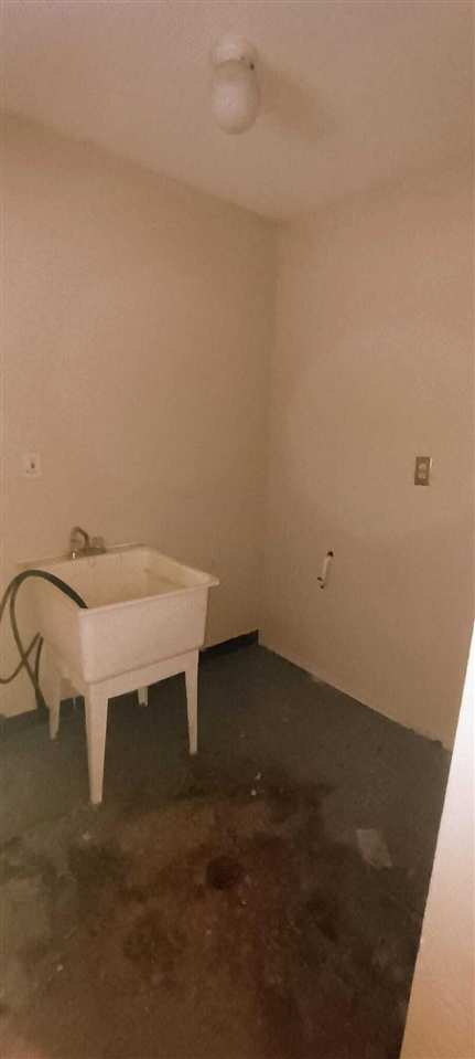 6121 Plainview Avenue, Detroit, MI, 48228-3924