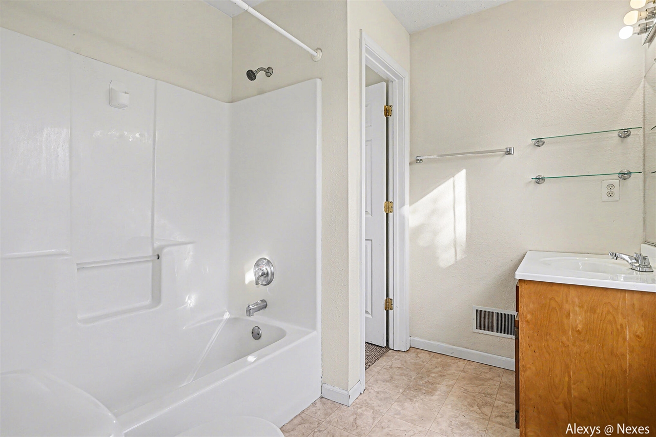 2271 Mccracken Street, Muskegon, MI, 49441-1456