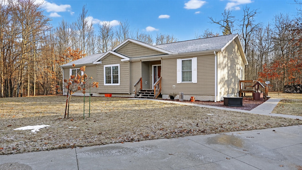 5717 Maple Ridge Road, Sterling, MI, 48659-9210