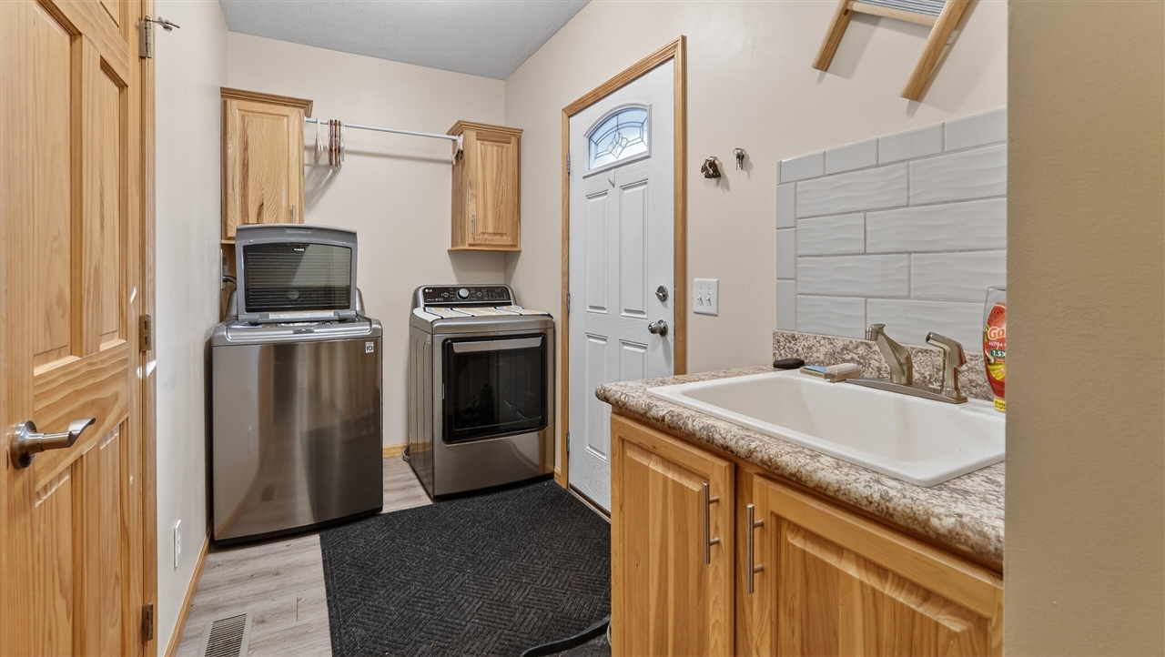 5717 Maple Ridge Road, Sterling, MI, 48659-9210