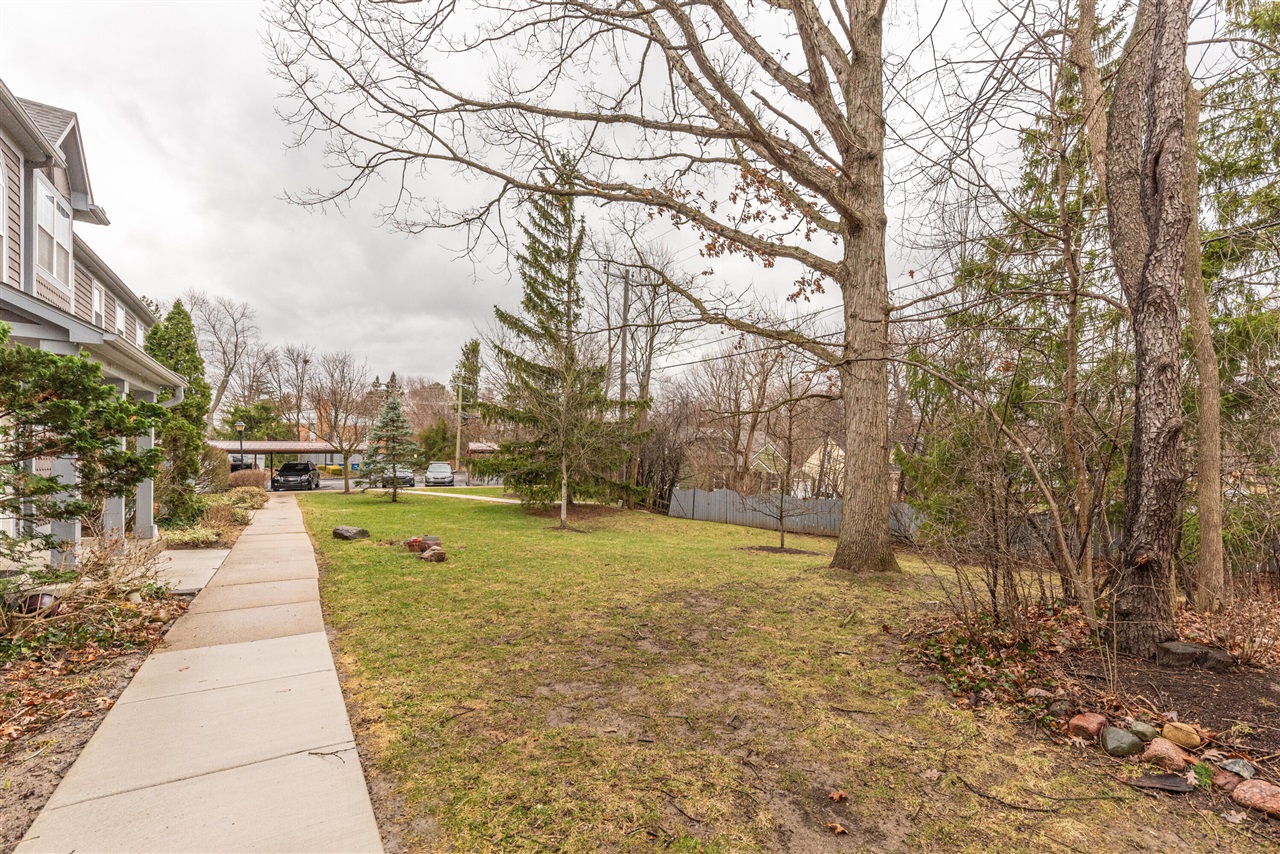 278 Lyn Anne Court UNIT&nbsp;27, Ann Arbor, MI, 48103-3400