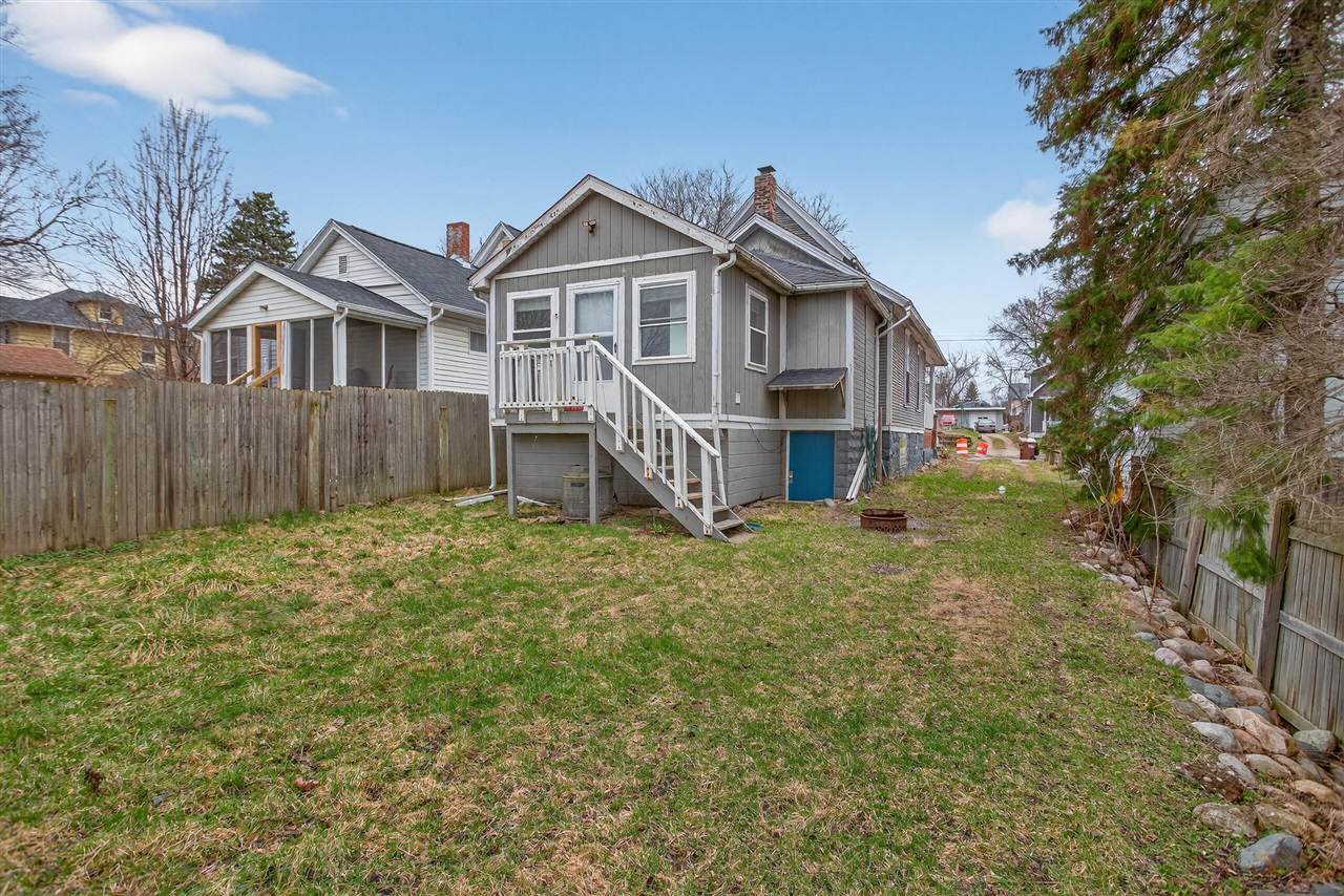 609 Webb Street, Jackson, MI, 49202-3278