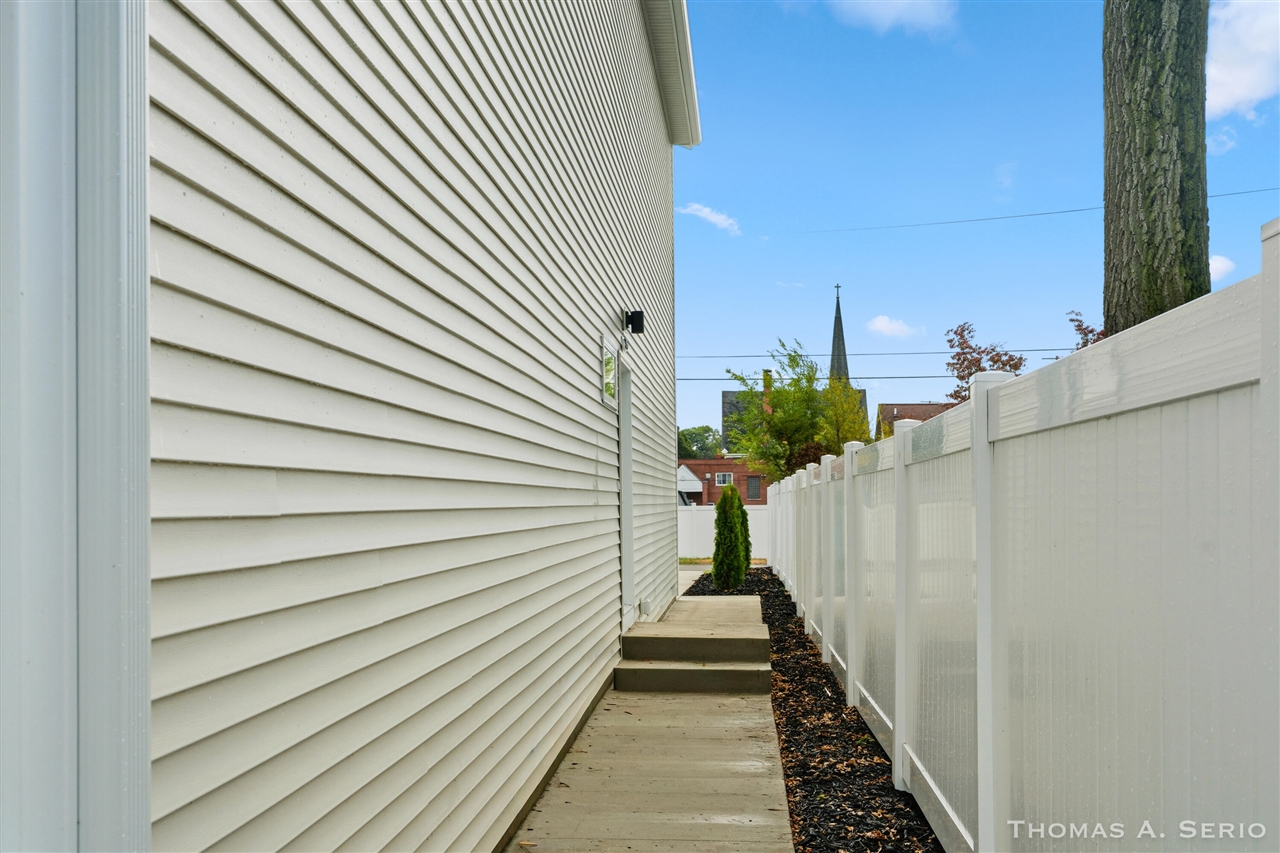 593 W Webster Avenue, Muskegon, MI, 49440-1053