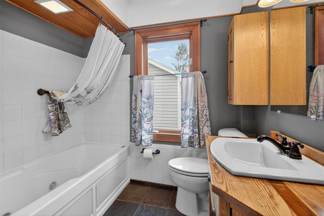 6246 S Brooklyn Road, Jackson, MI, 49201