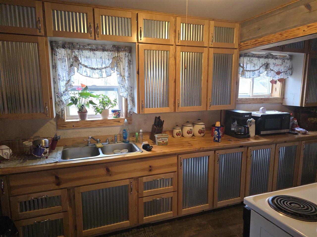 804 E State Street, Colon, MI, 49040-9434