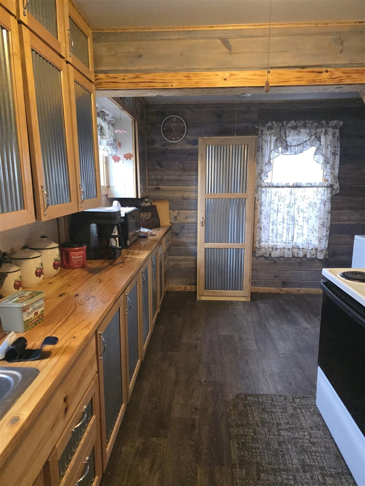 804 E State Street, Colon, MI, 49040-9434