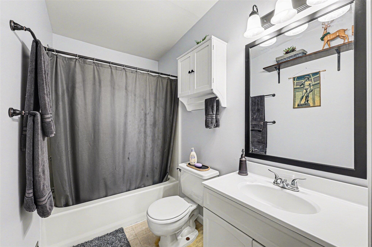 6051 Young Road, Jackson, MI, 49201-7617