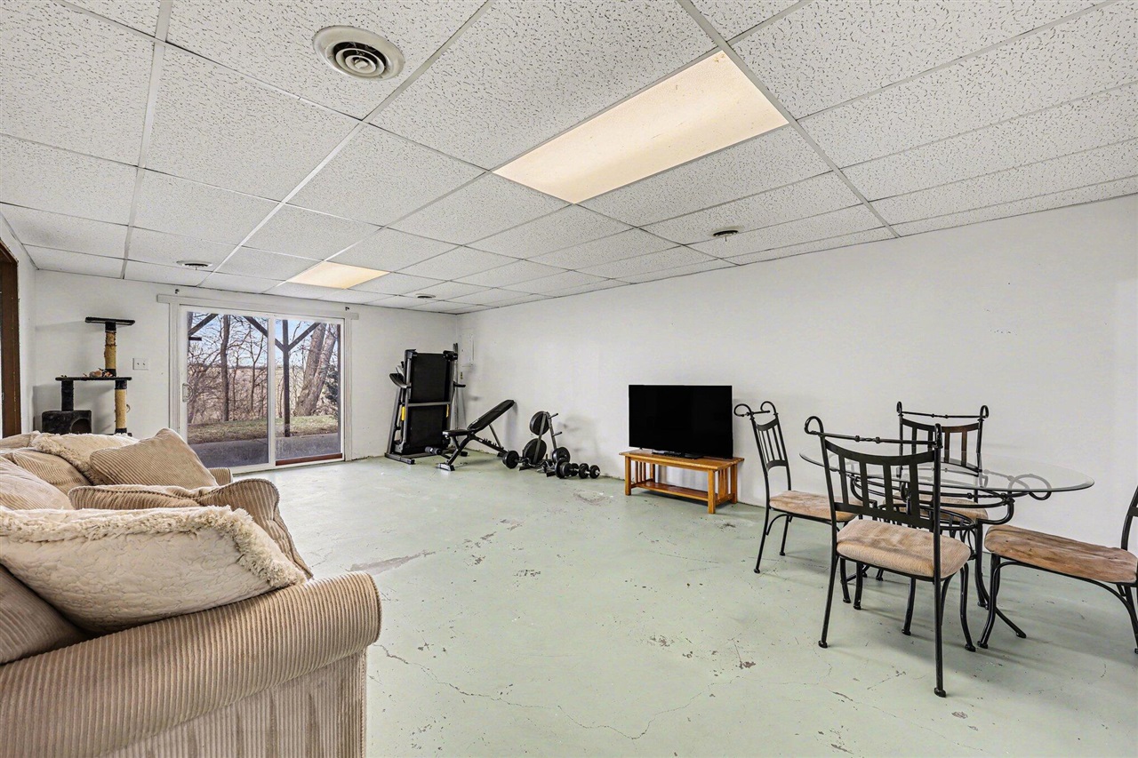 6051 Young Road, Jackson, MI, 49201-7617