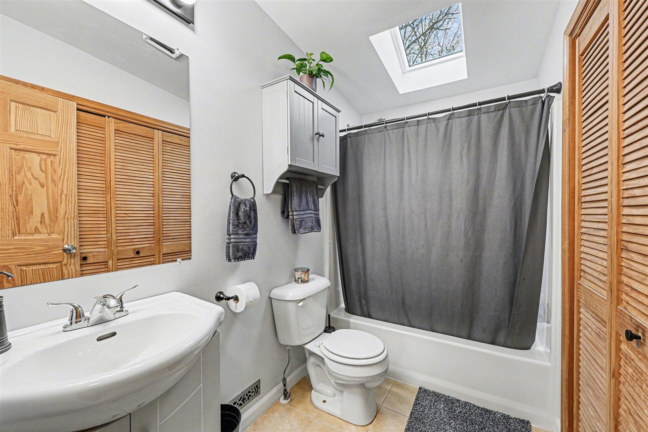 6051 Young Road, Jackson, MI, 49201-7617