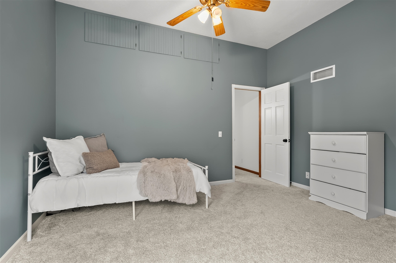 9980 S 2nd Street, Mattawan, MI, 49071-9404