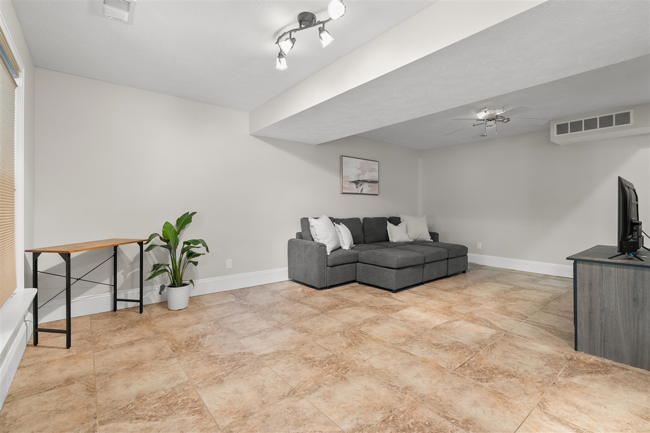 9980 S 2nd Street, Mattawan, MI, 49071-9404