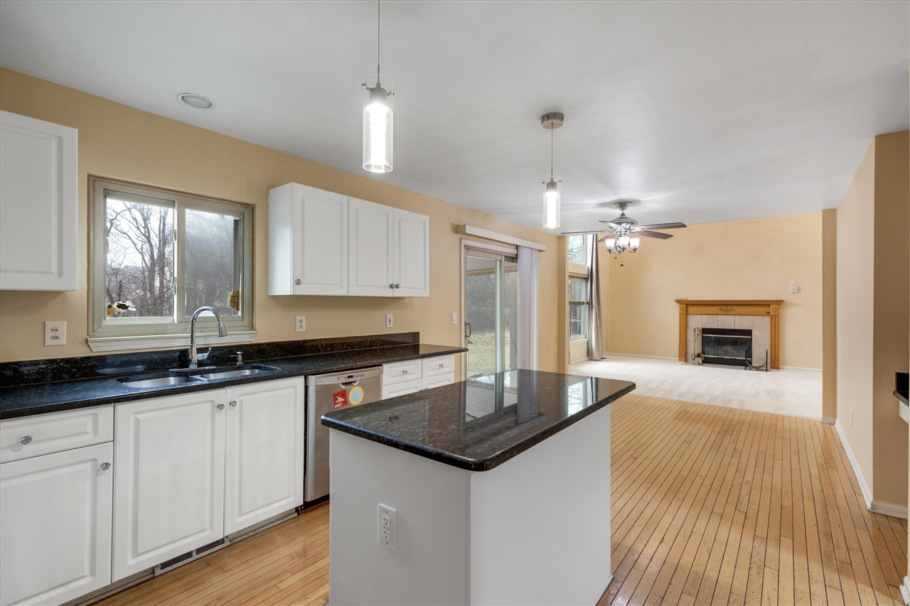 24403 Elmhurst Avenue, Farmington Hills, MI, 48336-1929