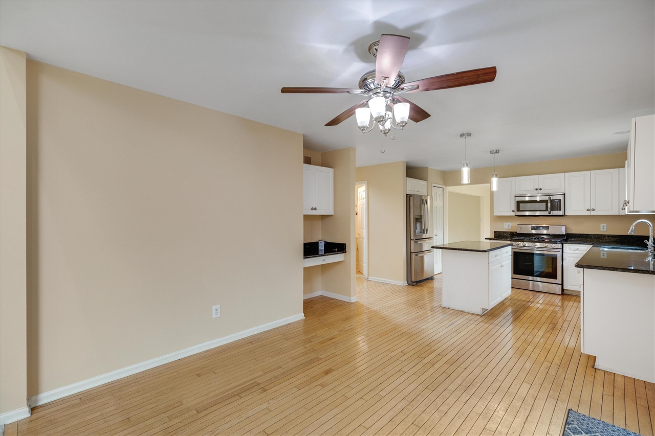 24403 Elmhurst Avenue, Farmington Hills, MI, 48336-1929