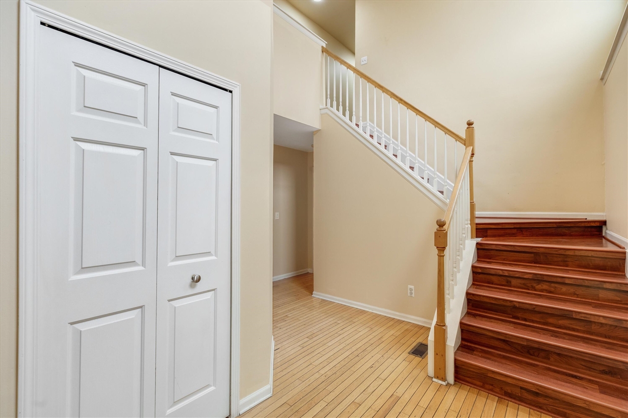 24403 Elmhurst Avenue, Farmington Hills, MI, 48336-1929