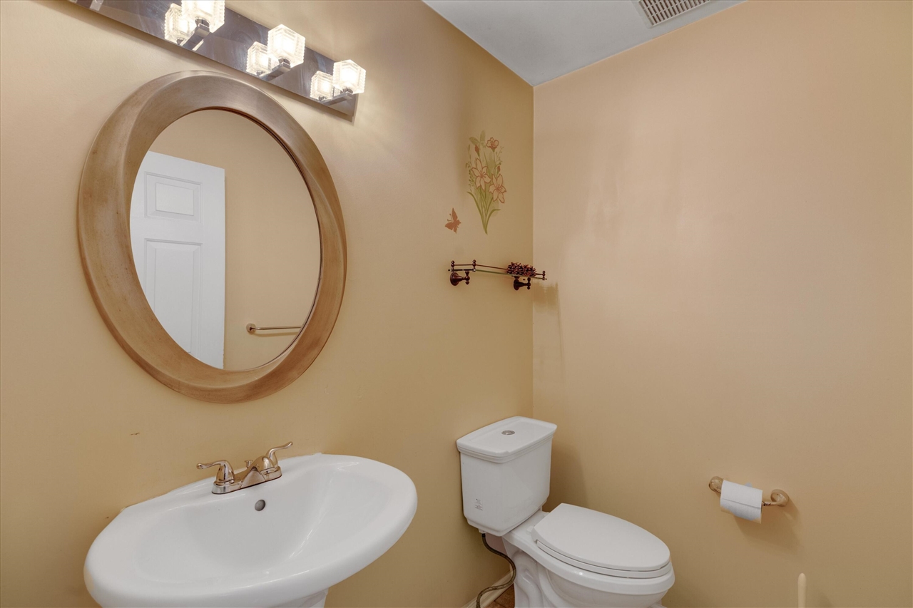 24403 Elmhurst Avenue, Farmington Hills, MI, 48336-1929