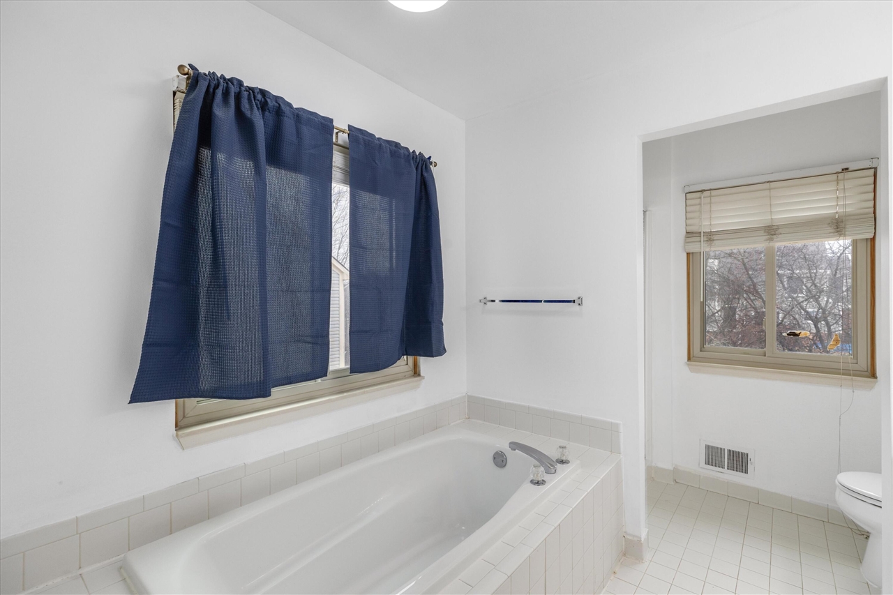 24403 Elmhurst Avenue, Farmington Hills, MI, 48336-1929