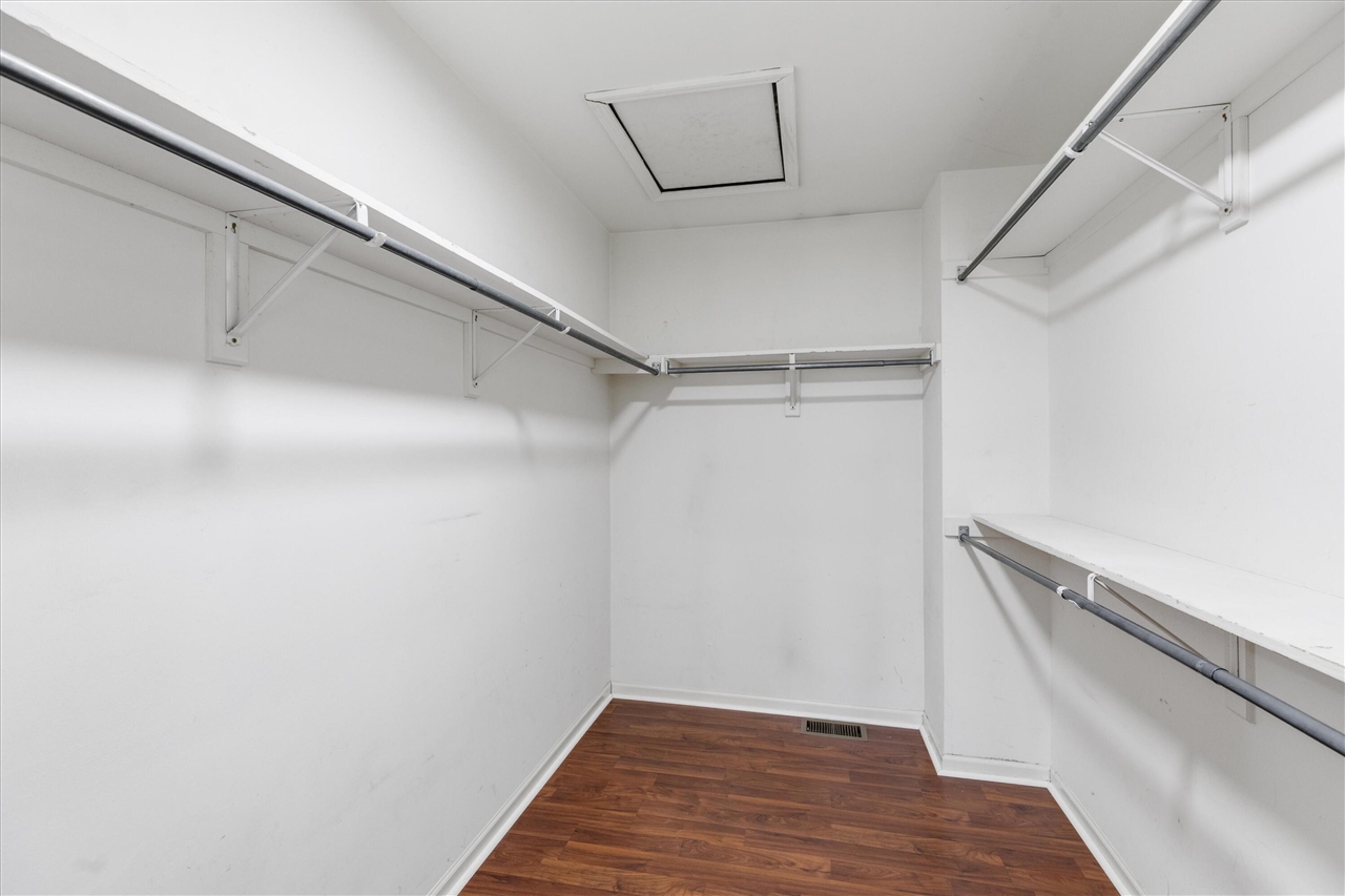 24403 Elmhurst Avenue, Farmington Hills, MI, 48336-1929